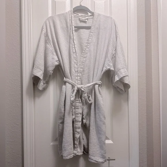 Hearth & Hand by Magnolia Linen Robe Size M/L - Picture 2 of 5